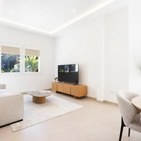 Sunnyland Luxury Santacruz Villa *